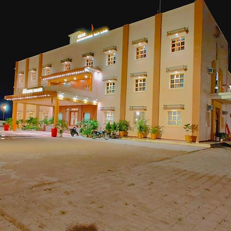 Avadh Sunshine Palace Hotel And Resort Ayodhya Eksteriør bilde