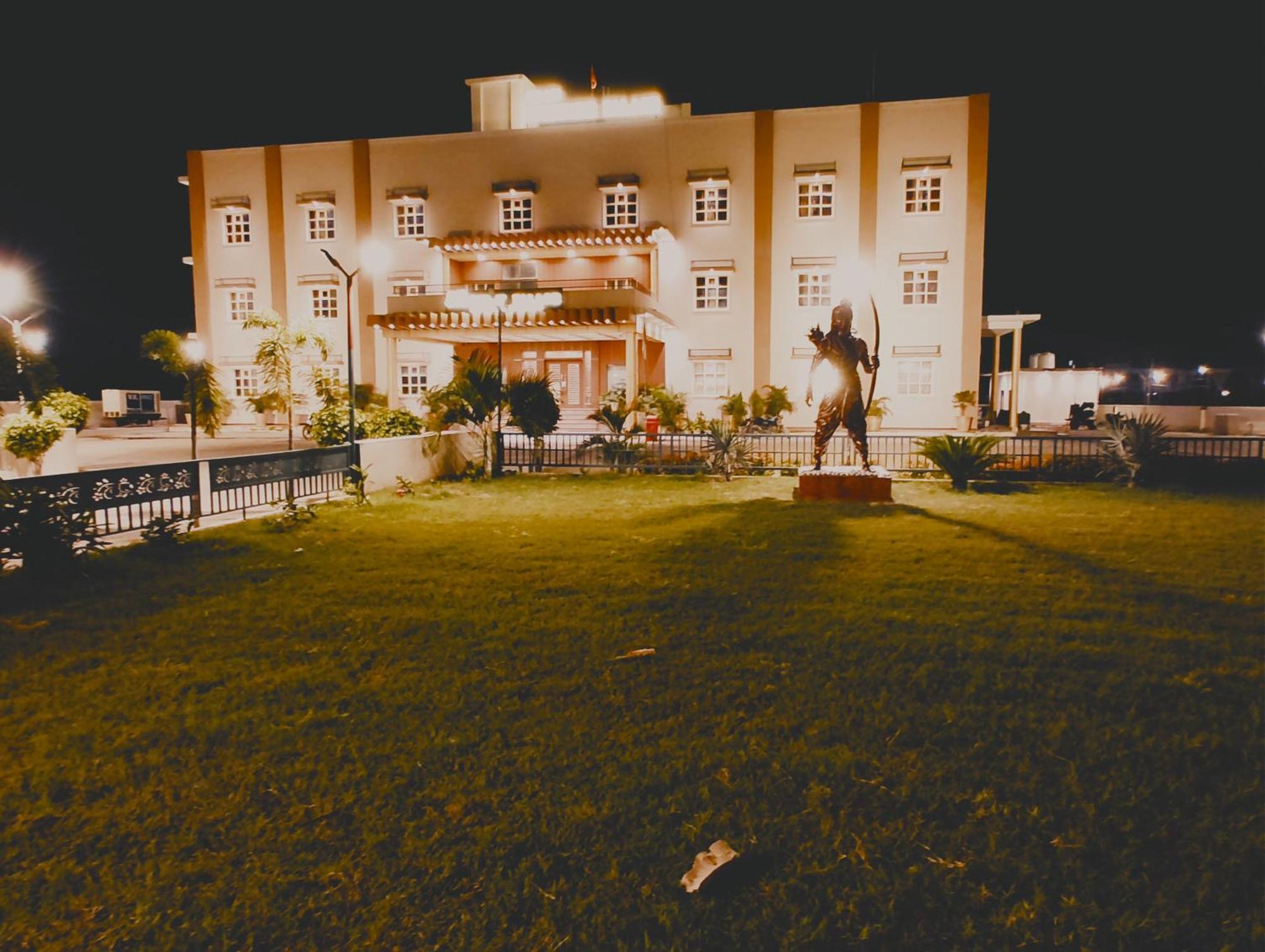 Avadh Sunshine Palace Hotel And Resort Ayodhya Eksteriør bilde